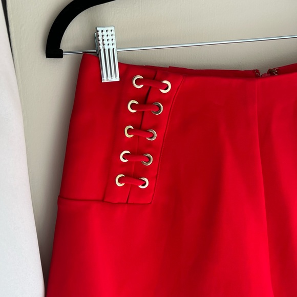 Guess by Marciano red shorts - Picture 6 of 7